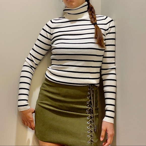 A new Day White Black Stripe Turtle Neck Knitted Sweater Long Sleeve Top -Xs - Picture 1 of 3